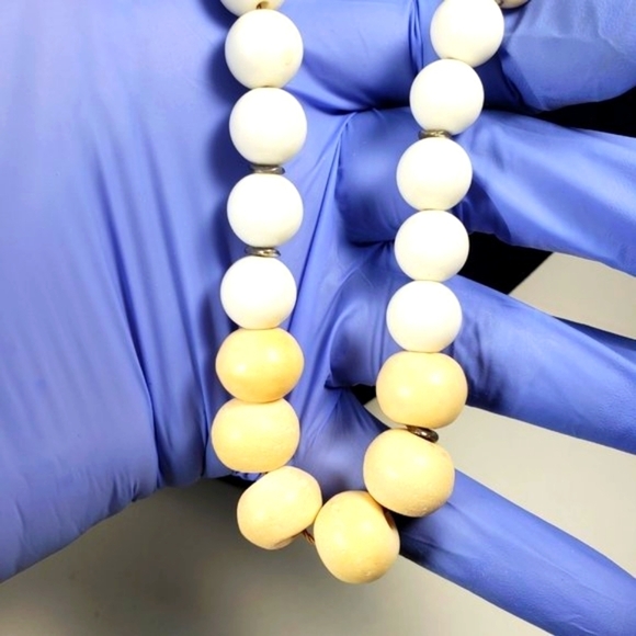 BANANA REPUBLIC 20 inches Gold tone Multi color Beaded Necklace - Picture 4 of 11